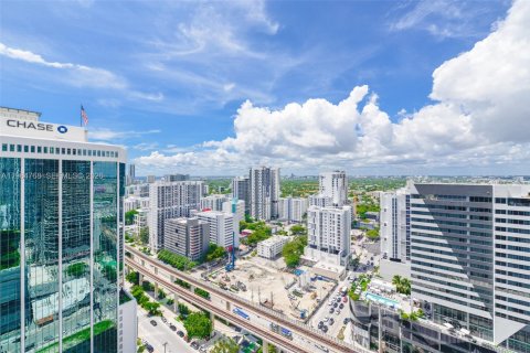 Condo in Miami, Florida, 2 bedrooms  № 2026077 - photo 27