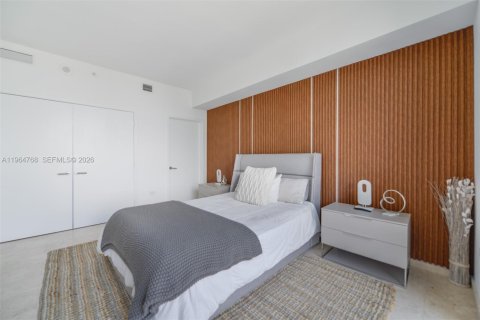 Condo in Miami, Florida, 2 bedrooms  № 2026077 - photo 23