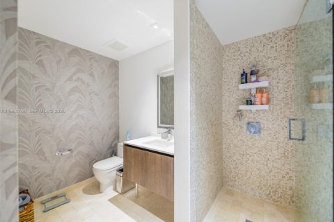 Condo in Miami, Florida, 2 bedrooms  № 2026077 - photo 24