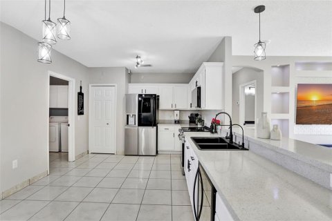 House in Kissimmee, Florida 3 bedrooms, 128.48 sq.m. № 1908552 - photo 10