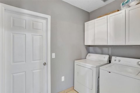 House in Kissimmee, Florida 3 bedrooms, 128.48 sq.m. № 1908552 - photo 11