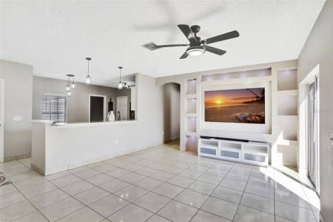 House in Kissimmee, Florida 3 bedrooms, 128.48 sq.m. № 1908552 - photo 4