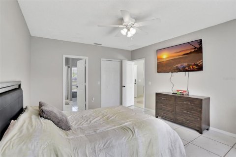 House in Kissimmee, Florida 3 bedrooms, 128.48 sq.m. № 1908552 - photo 12