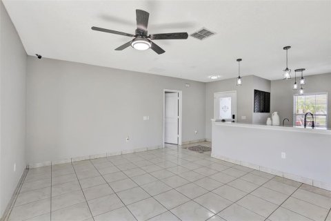 House in Kissimmee, Florida 3 bedrooms, 128.48 sq.m. № 1908552 - photo 6