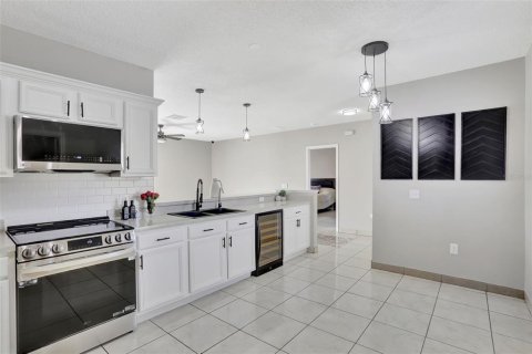 House in Kissimmee, Florida 3 bedrooms, 128.48 sq.m. № 1908552 - photo 9