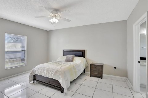 House in Kissimmee, Florida 3 bedrooms, 128.48 sq.m. № 1908552 - photo 13