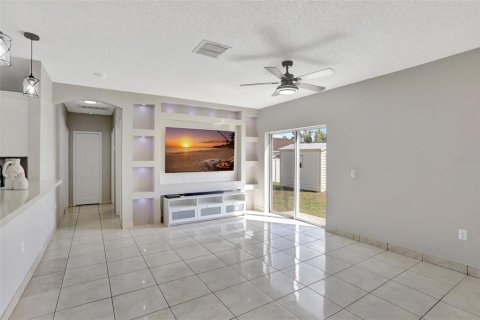 House in Kissimmee, Florida 3 bedrooms, 128.48 sq.m. № 1908552 - photo 5
