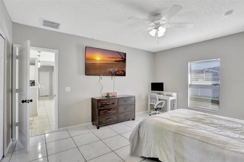 House in Kissimmee, Florida 3 bedrooms, 128.48 sq.m. № 1908552 - photo 15