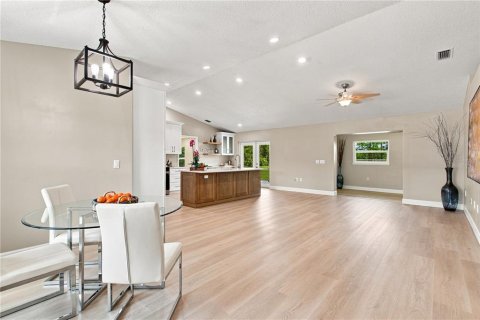 Villa ou maison à vendre à Mims, Floride: 3 chambres, 155.61 m2 № 2334291 - photo 5