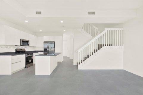 Townhouse in Homestead, Florida 3 bedrooms, 144.74 sq.m. № 1998088 - photo 3