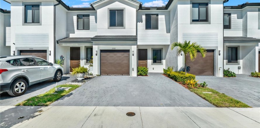 Townhouse in Homestead, Florida 3 bedrooms, 144.74 sq.m. № 1998088