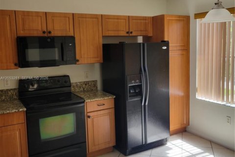 Touwnhouse à louer à Miramar, Floride: 3 chambres, 121.33 m2 № 2188573 - photo 2