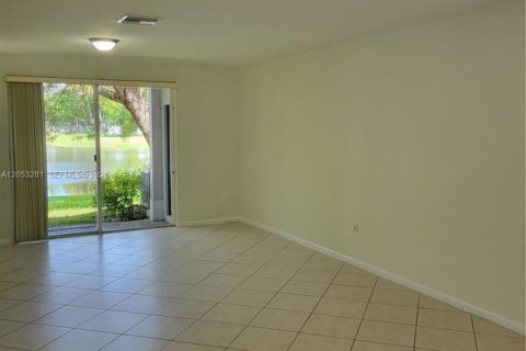 Touwnhouse à louer à Miramar, Floride: 3 chambres, 121.33 m2 № 2188573 - photo 5
