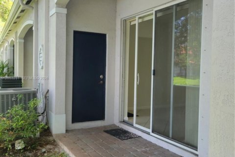 Touwnhouse à louer à Miramar, Floride: 3 chambres, 121.33 m2 № 2188573 - photo 17