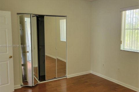 Touwnhouse à louer à Miramar, Floride: 3 chambres, 121.33 m2 № 2188573 - photo 8