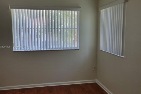 Touwnhouse à louer à Miramar, Floride: 3 chambres, 121.33 m2 № 2188573 - photo 12