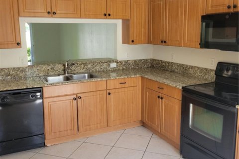 Touwnhouse à louer à Miramar, Floride: 3 chambres, 121.33 m2 № 2188573 - photo 3