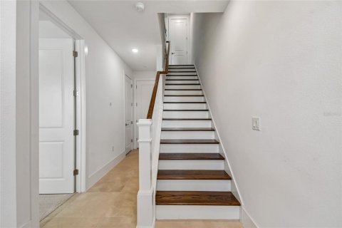 Townhouse in Oviedo, Florida 4 bedrooms, 188.13 sq.m. № 2208809 - photo 2