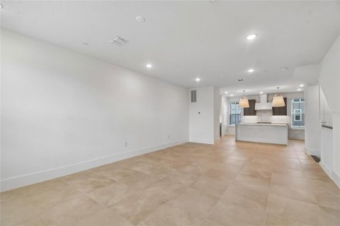 Townhouse in Oviedo, Florida 4 bedrooms, 188.13 sq.m. № 2208809 - photo 11