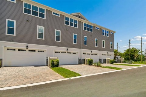 Townhouse in Oviedo, Florida 4 bedrooms, 188.13 sq.m. № 2208809 - photo 28
