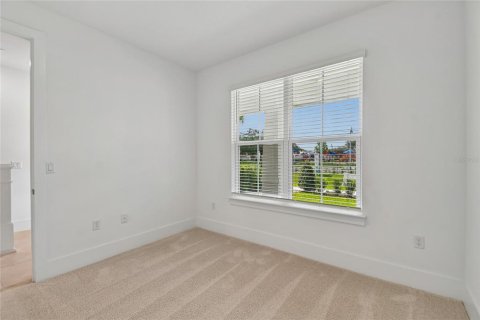 Townhouse in Oviedo, Florida 4 bedrooms, 188.13 sq.m. № 2208809 - photo 4