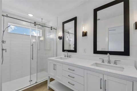 Townhouse in Oviedo, Florida 4 bedrooms, 188.13 sq.m. № 2208809 - photo 19