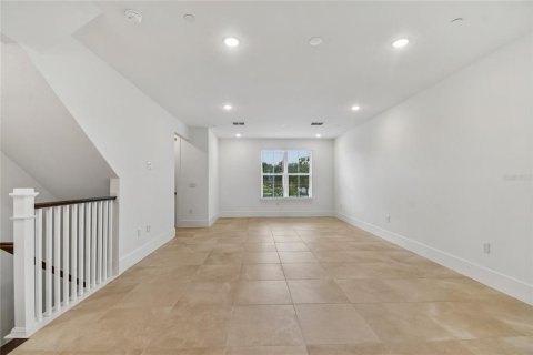 Townhouse in Oviedo, Florida 4 bedrooms, 188.13 sq.m. № 2208809 - photo 7