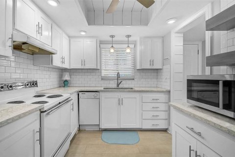 Купить кондоминиум в Брейдентон, Флорида 6 комнат, 106.28м2, № 2237263 - фото 3