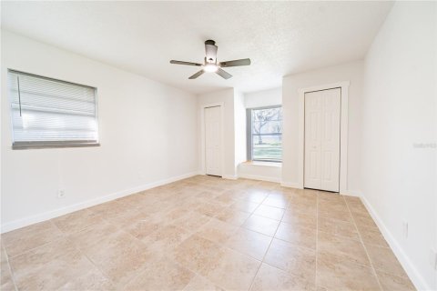 Casa en venta en Deltona, Florida, 5 dormitorios, 206.8 m2 № 1883282 - foto 14