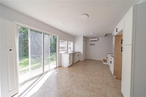 Casa en venta en Deltona, Florida, 5 dormitorios, 206.8 m2 № 1883282 - foto 30