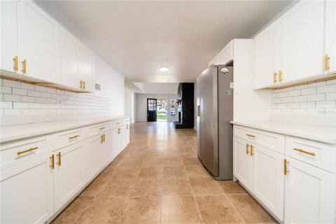 Casa en venta en Deltona, Florida, 5 dormitorios, 206.8 m2 № 1883282 - foto 10