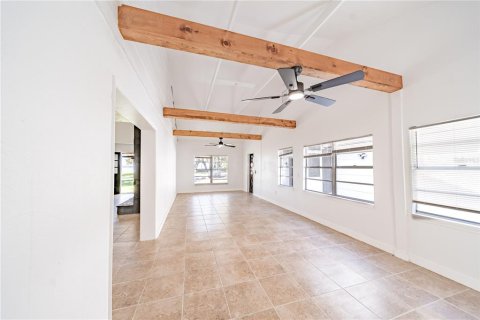 Casa en venta en Deltona, Florida, 5 dormitorios, 206.8 m2 № 1883282 - foto 12