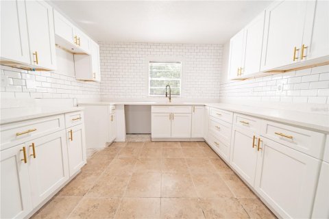 Casa en venta en Deltona, Florida, 5 dormitorios, 206.8 m2 № 1883282 - foto 9