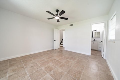 Casa en venta en Deltona, Florida, 5 dormitorios, 206.8 m2 № 1883282 - foto 15