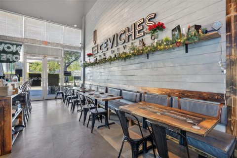 Купить коммерческую недвижимость в Майами, Флорида № 2050565 - фото 4