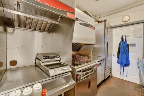 Купить коммерческую недвижимость в Майами, Флорида № 2050565 - фото 16