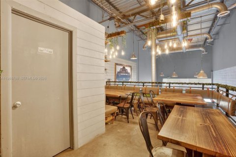 Купить коммерческую недвижимость в Майами, Флорида № 2050565 - фото 12