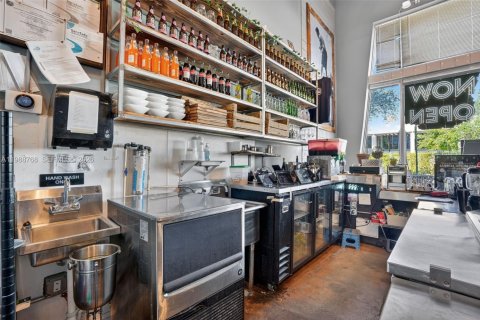 Купить коммерческую недвижимость в Майами, Флорида № 2050565 - фото 6