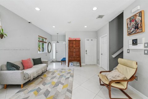 House in Homestead, Florida 4 bedrooms, 163.69 sq.m. № 1897124 - photo 5