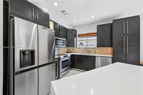House in Homestead, Florida 4 bedrooms, 163.69 sq.m. № 1897124 - photo 15