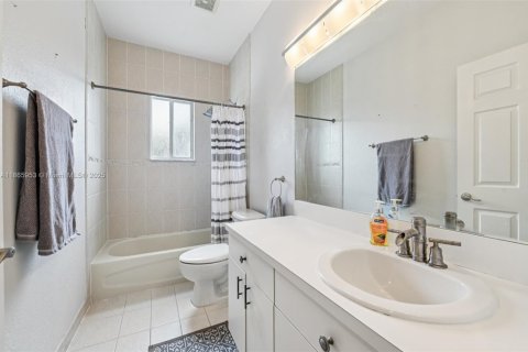 House in Homestead, Florida 4 bedrooms, 163.69 sq.m. № 1897124 - photo 22