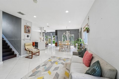 House in Homestead, Florida 4 bedrooms, 163.69 sq.m. № 1897124 - photo 7