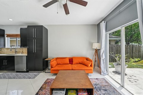 House in Homestead, Florida 4 bedrooms, 163.69 sq.m. № 1897124 - photo 4