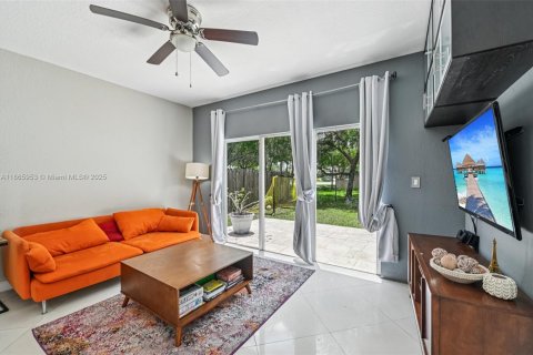 House in Homestead, Florida 4 bedrooms, 163.69 sq.m. № 1897124 - photo 6