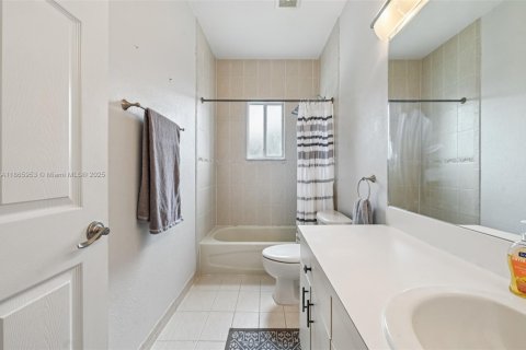 House in Homestead, Florida 4 bedrooms, 163.69 sq.m. № 1897124 - photo 23