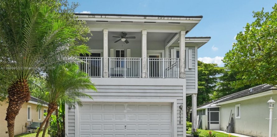 House in Homestead, Florida 4 bedrooms, 163.69 sq.m. № 1897124