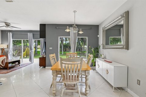 House in Homestead, Florida 4 bedrooms, 163.69 sq.m. № 1897124 - photo 9