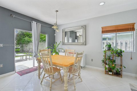 House in Homestead, Florida 4 bedrooms, 163.69 sq.m. № 1897124 - photo 10