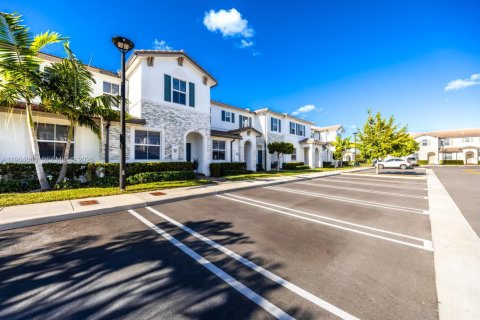 Townhouse in Miami, Florida 3 bedrooms, 123.37 sq.m. № 2026214 - photo 27