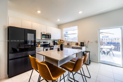 Townhouse in Miami, Florida 3 bedrooms, 123.37 sq.m. № 2026214 - photo 4